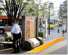 Ruta a la parada de autobús